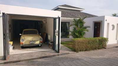 CLASSIC CARS VILLA for sale