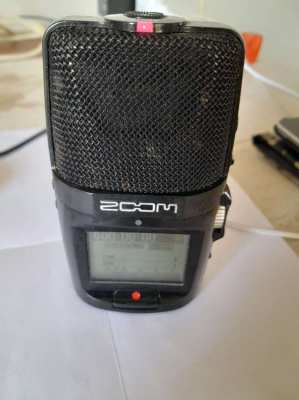 ZOOM : H2n (Handheld SD Recorder with Five Internal Mic Capsules