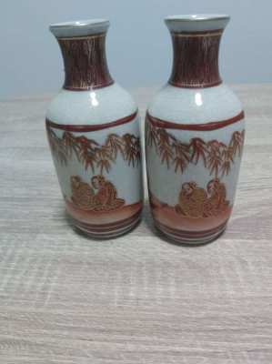 Bargain 2  chinese matching vases and 6 cups all matching