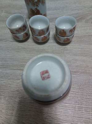 Bargain 2  chinese matching vases and 6 cups all matching