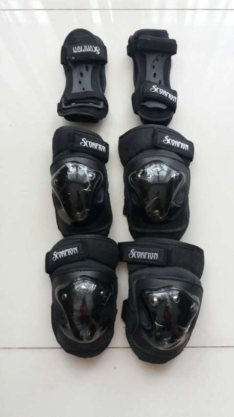 SCORPION PROTECTIVE GEAR SET KNEE PADS/ELBOW PADS/WRIST GUARDS