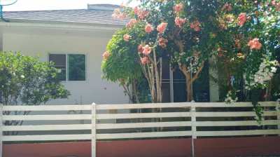 Lovely Bungalow Walk to Beach