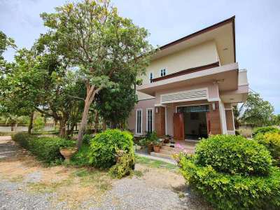 Hot! Unfurnished 4 BR 4 Bath 1 Rai Corner Plot