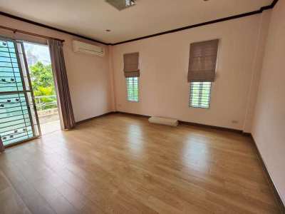 Hot! Unfurnished 4 BR 4 Bath 1 Rai Corner Plot