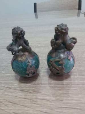 Stock clearance A pair of vintage foo/fu dogs mounted on orbs