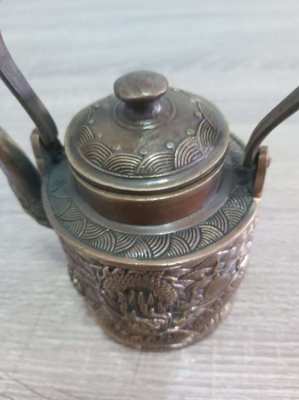 Beautifull bronze kettle decorated with dragons