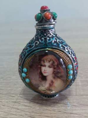 Gorgeous Chinese perfume/snuff bottle great condition