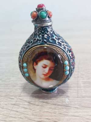 Gorgeous Chinese perfume/snuff bottle great condition