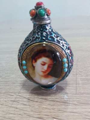 Gorgeous Chinese perfume/snuff bottle great condition