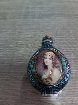 Gorgeous Chinese perfume/snuff bottle great condition