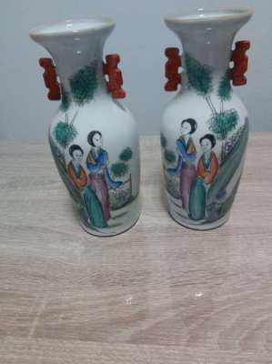 Lovely pair of vintage chinese vases 10