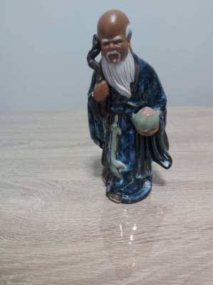 Beautiful porcelain chinese figure 9