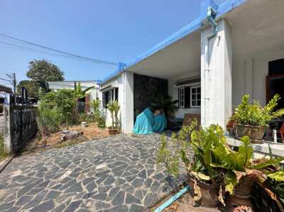 Naklua Soi 12 Detached House for sale  - 380 sqm Land  1 km to the sea