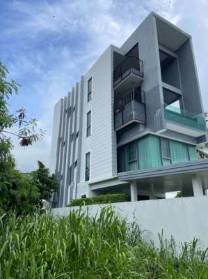 Modern Style 4 bedr House for Sale 