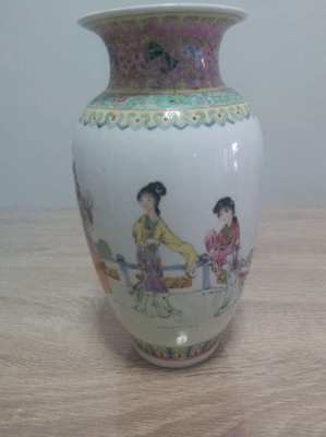 Beautiful chinese vase good condition 10