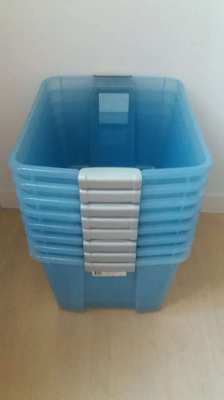 STERILITE CLEAR CONTAINER WITH LATCHING BLUE LIDS