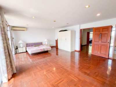 Huge House For Sale in Pratamnak Hill !