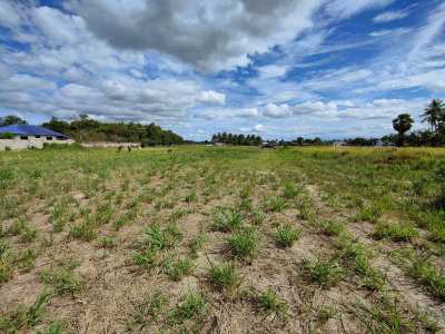 Nicely Shaped 4-2-88 Rai Hin Lek Fai Land Plot Near Black Mountain 