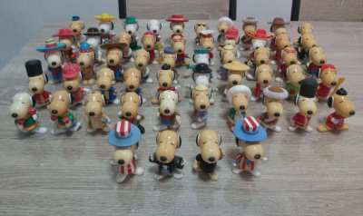 Job lot of 55 snoopy figures price includes delivery