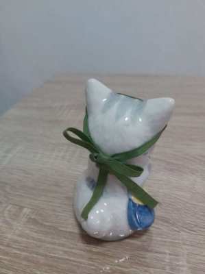 Gorgeous cute chinese porcelain cat in puss in boots style