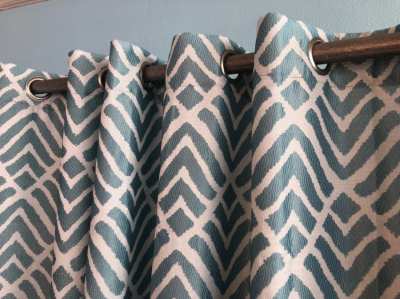 4 Curtains green/white,Slightly,translucent,1,60mx 1,38m....REDUCED...