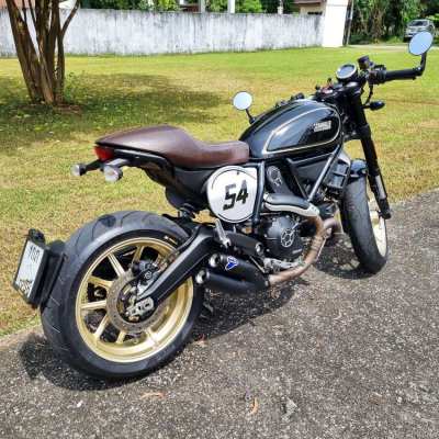 Ducati Scrambler 800cc cafe racer