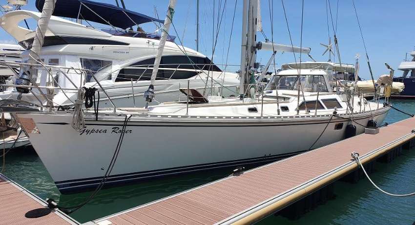 Hylas 54 Center Cockpit Sailing Yacht