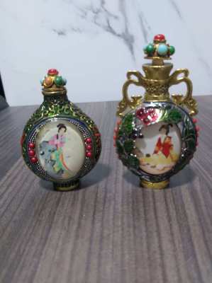 Two gorgeous chinese perfume bottles delivery included in price