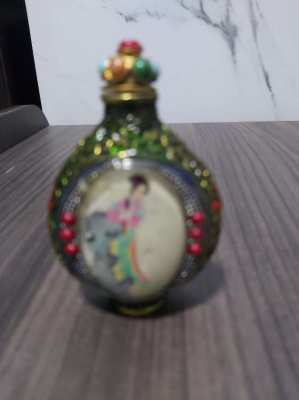 Two gorgeous chinese perfume bottles delivery included in price