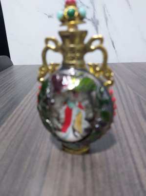 Two gorgeous chinese perfume bottles delivery included in price