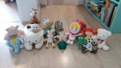 16 DOLLS - PLUSH, CUTE, BEAR, ELEPHANT, GIRAFFE, PIPPI, COW, FOX, ETC.