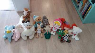 16 DOLLS - PLUSH, CUTE, BEAR, ELEPHANT, GIRAFFE, PIPPI, COW, FOX, ETC.