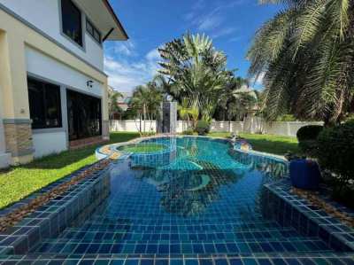 Modern 4bedrooms house with pool in Baan Dusit Pattaya Lake village