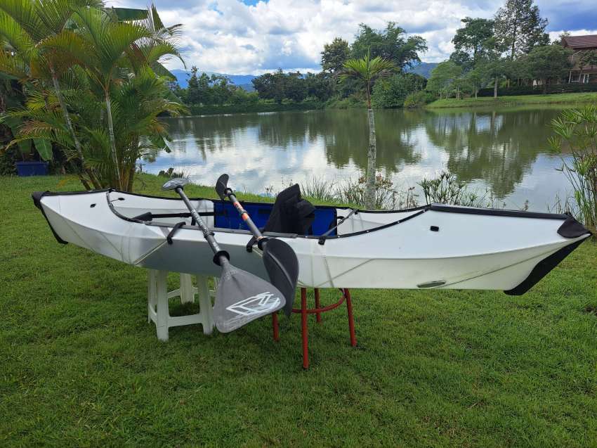 9kg 'Origami' (folding) Kayak, like new, paddles and PFD included 