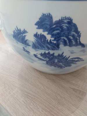 Massive and heavy chinese blue/white fishbowl with good mark