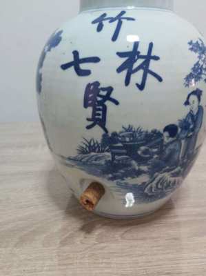 Large Old chinese blue and white whiskey jar good mark to base