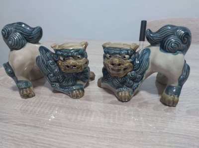 Large pair of chinese foo/fu dogs in crouching position