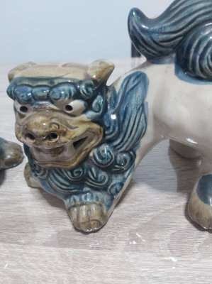 Large pair of chinese foo/fu dogs in crouching position