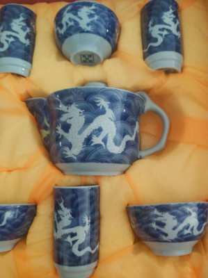 Chinese blue and white tea set boxed 15 items showing dragons