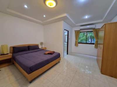 Townhouse For Sale With 2 Bedrooms on Pratamnak Hill