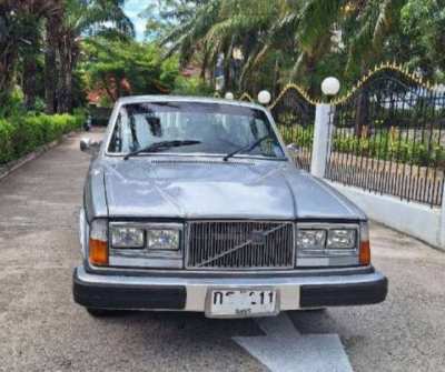 clasic VOLVO 264 year 1980