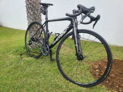 Full carbon ultegra disk road bike size m