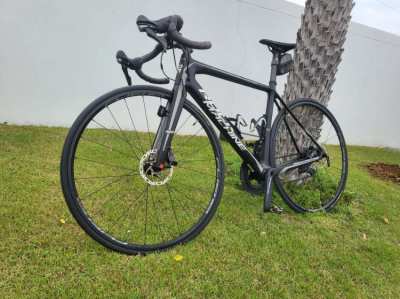 Full carbon ultegra disk road bike size m