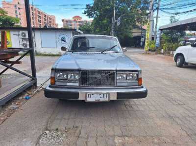 clasic VOLVO 264 year 1980