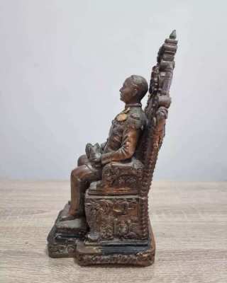 Stock clearance Magnificent statue of Thailands King number 5