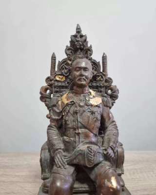 Stock clearance Magnificent statue of Thailands King number 5