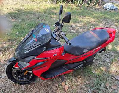 LOVELY looking DRONE, 150cc ,very low MILES for Year [2021] ...as new