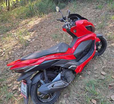 LOVELY looking DRONE, 150cc ,very low MILES for Year [2021] ...as new