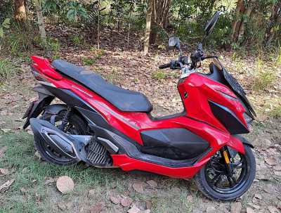 LOVELY looking DRONE, 150cc ,very low MILES for Year [2021] ...as new