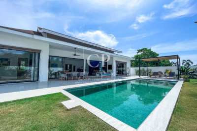 Magnificent, Timeless 4-Bedroom Pool Villa with in Rawai, Phuket